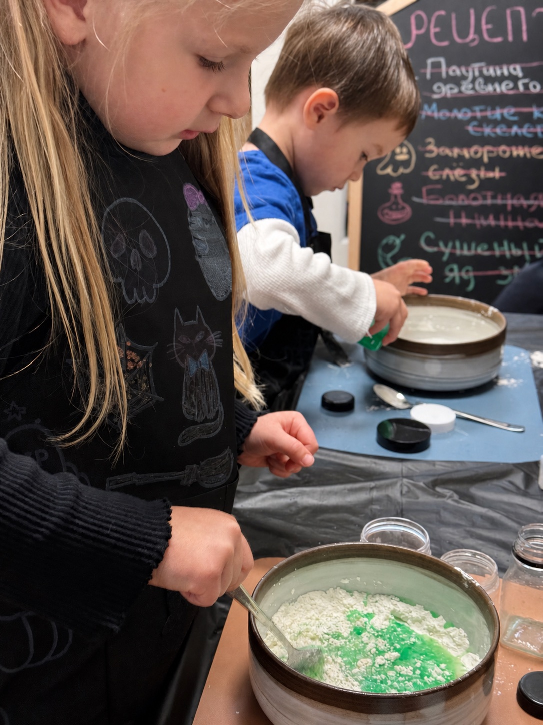 Children mixing ingredients during an immersive STEAM Quest